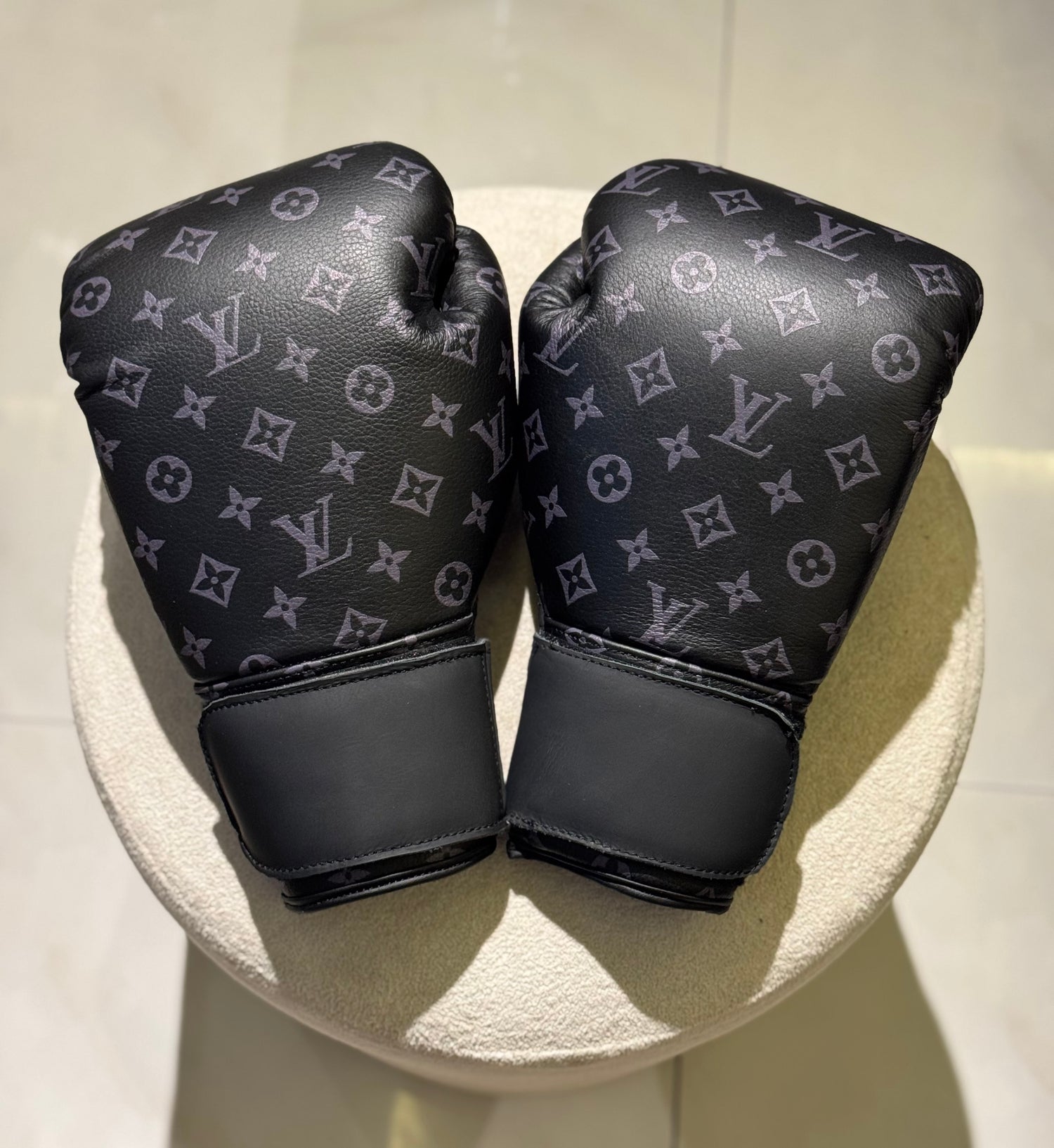 LUXURY BOXING GLOVES 2.0 BLACK luxgloves.com