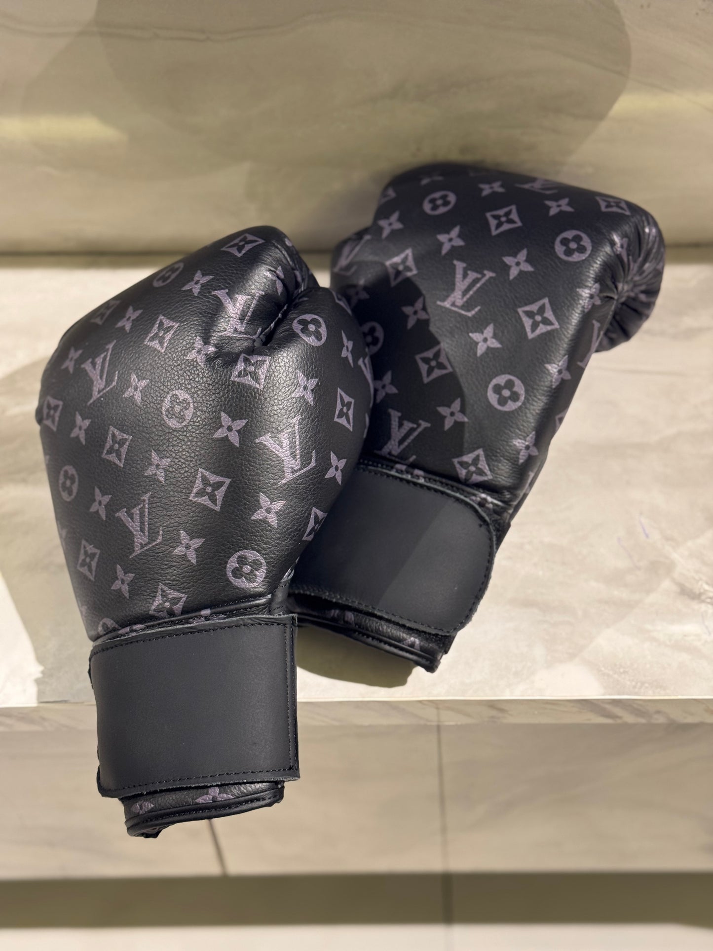 LUXURY BOXING GLOVES 2.0 BLACK luxgloves.com