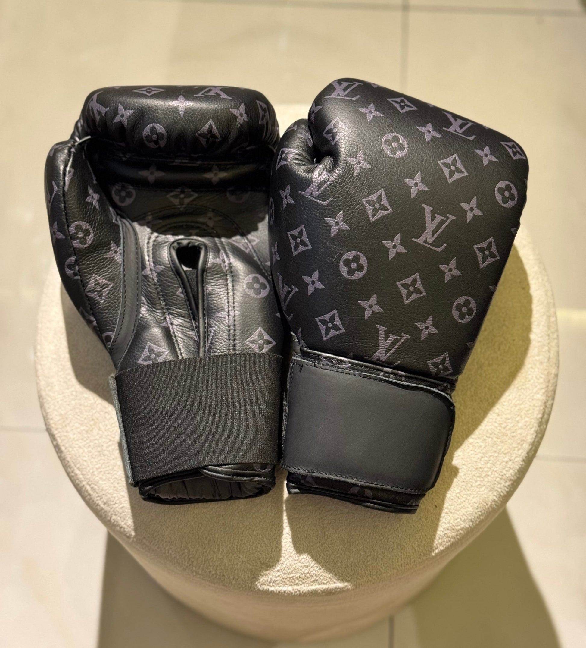 LUXURY BOXING GLOVES 2.0 BLACK luxgloves.com