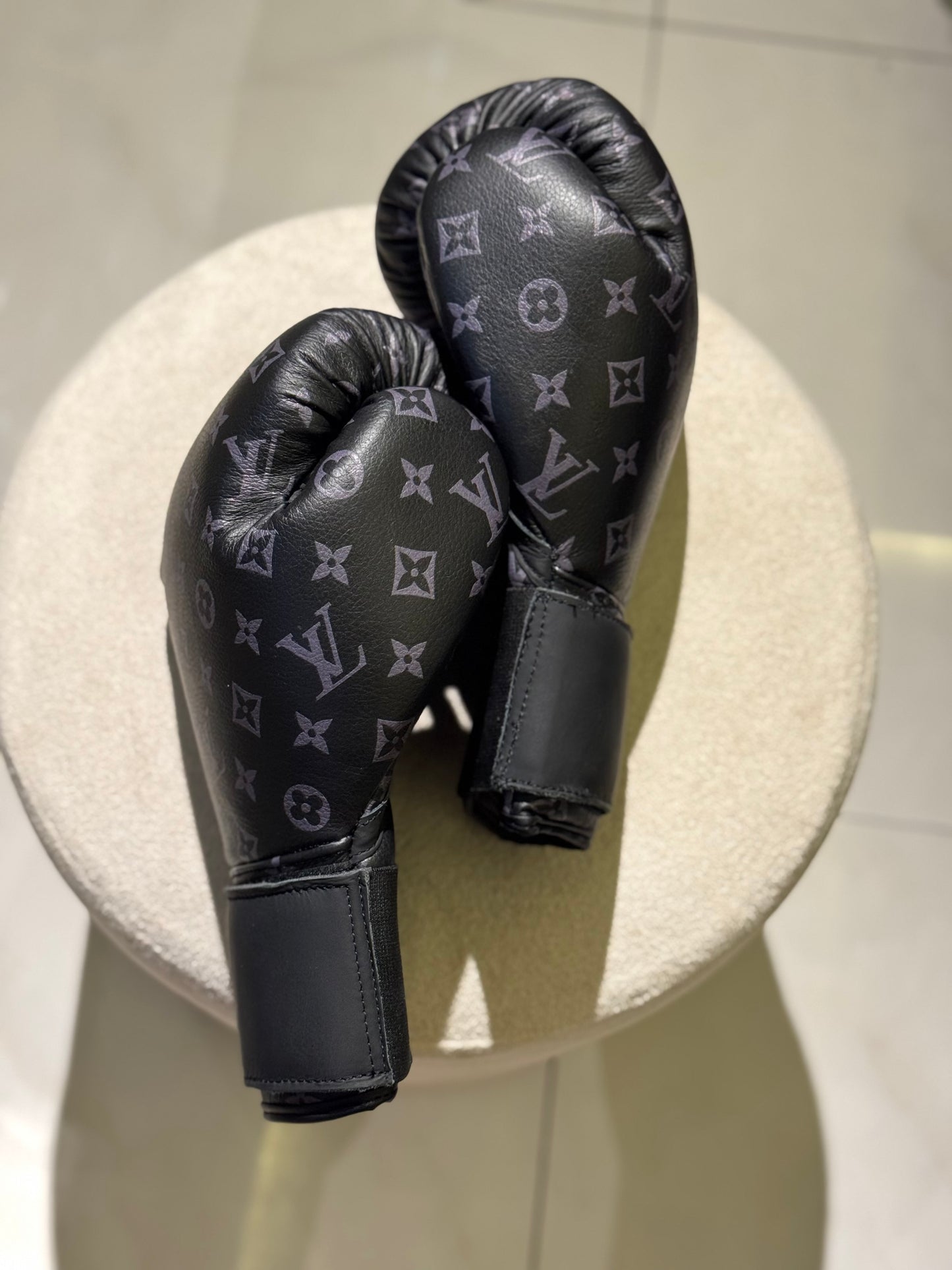 LUXURY BOXING GLOVES 2.0 BLACK luxgloves.com