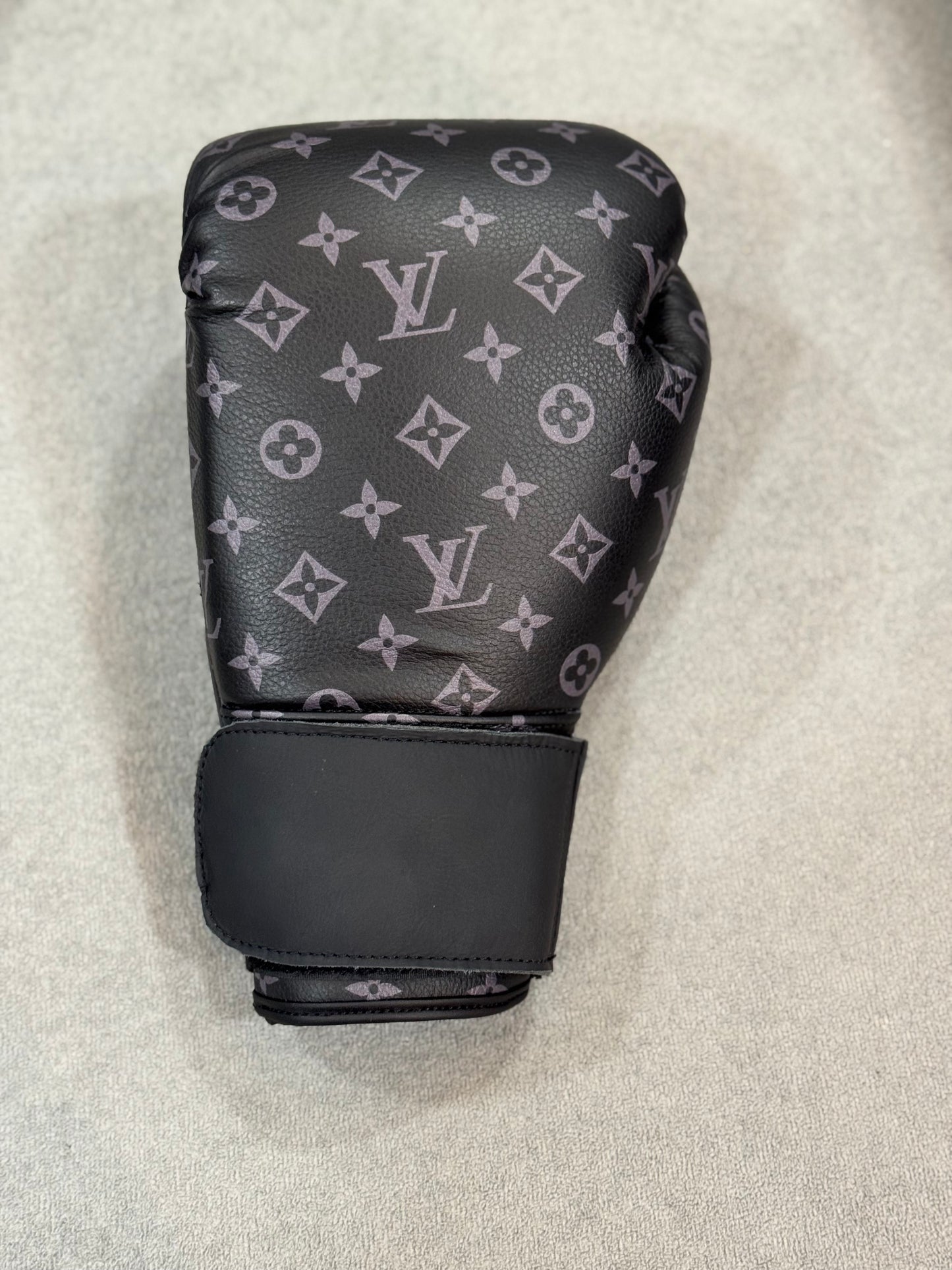 LUXURY BOXING GLOVES 2.0 BLACK luxgloves.com